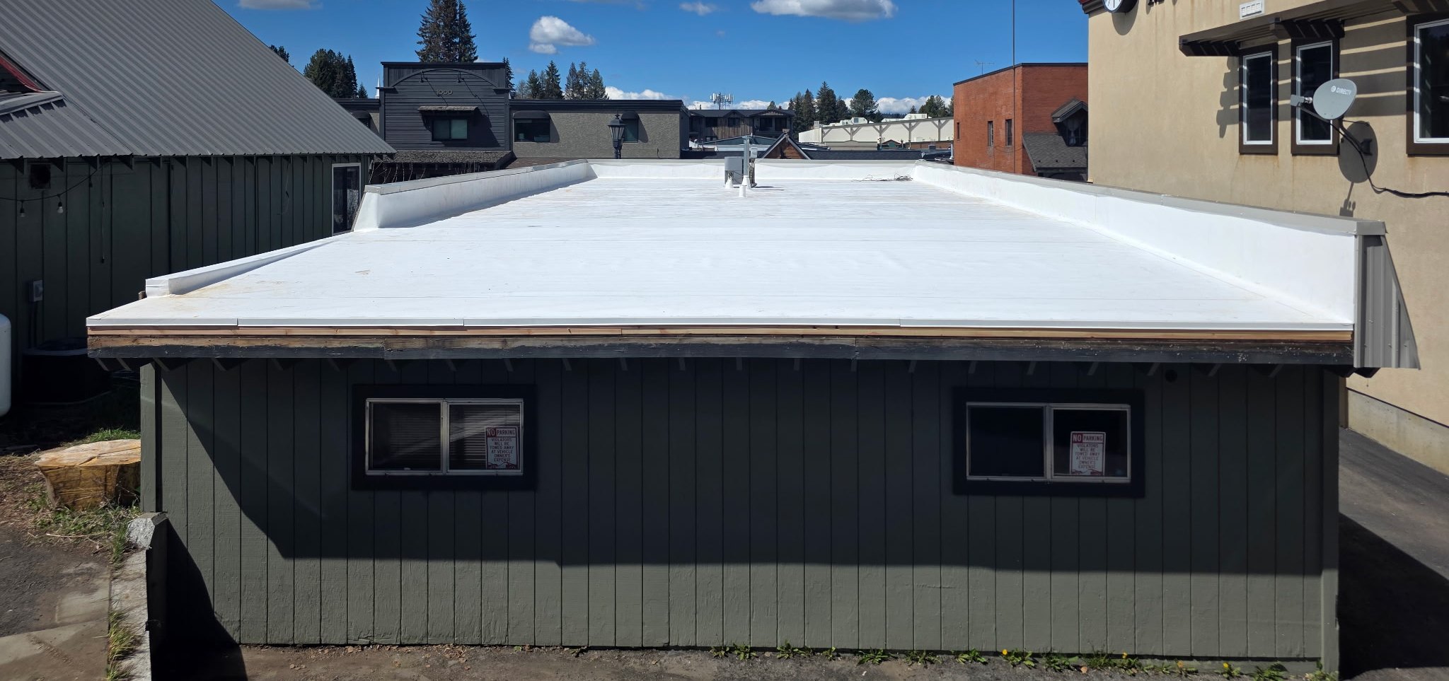 Flat TPO roofing on a Treasure Valley multi-family building